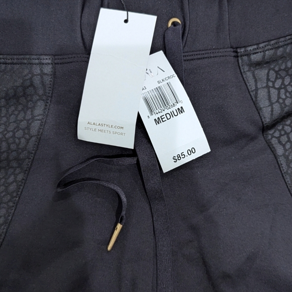 NWT ALALA Shorts Medium - Picture 7 of 8